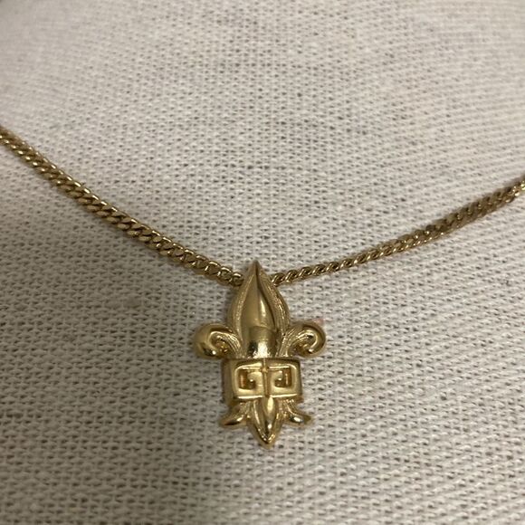 Givenchy Fleur De Lis Pendant Necklace. Gold Plated and Signed. - Picture 1 of 7